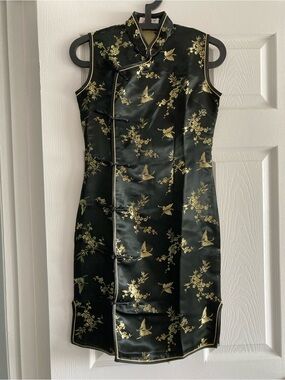 Sleeveless Black and Gold Qipao